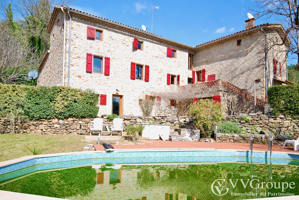 19th century provencal farmhouse of 203 m2 in a dominant position near Alès