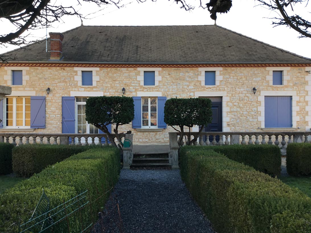 Stone house of 191 m², outbuildings on 10 hectares in a hamlet in the Gourdon Lot area