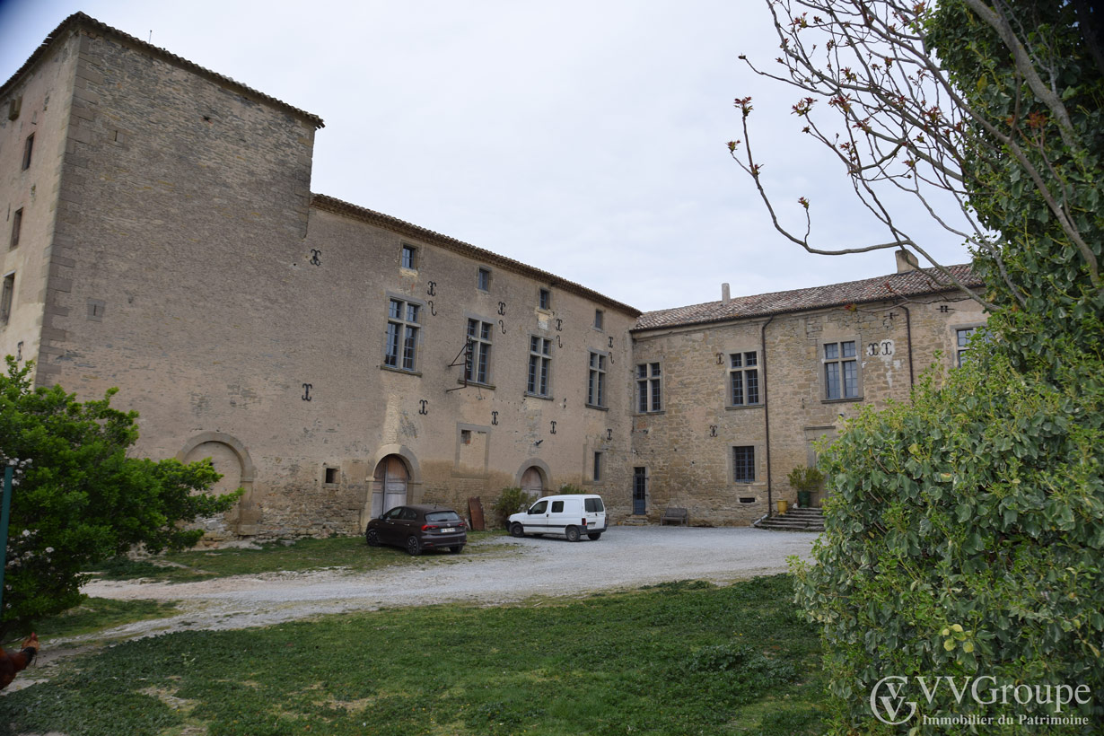 Château du 12ème siècle, de 2500 m2 sur 4 hectares secteur Castelnaudary - Aude