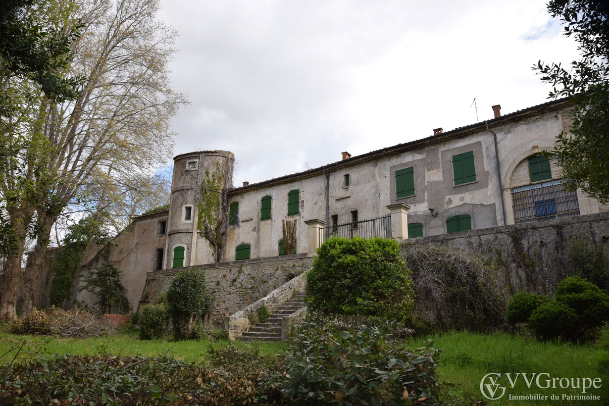 Domaine avec château du 18ème siècle à rénover sur 5,52 hectares, Béziers - Hérault