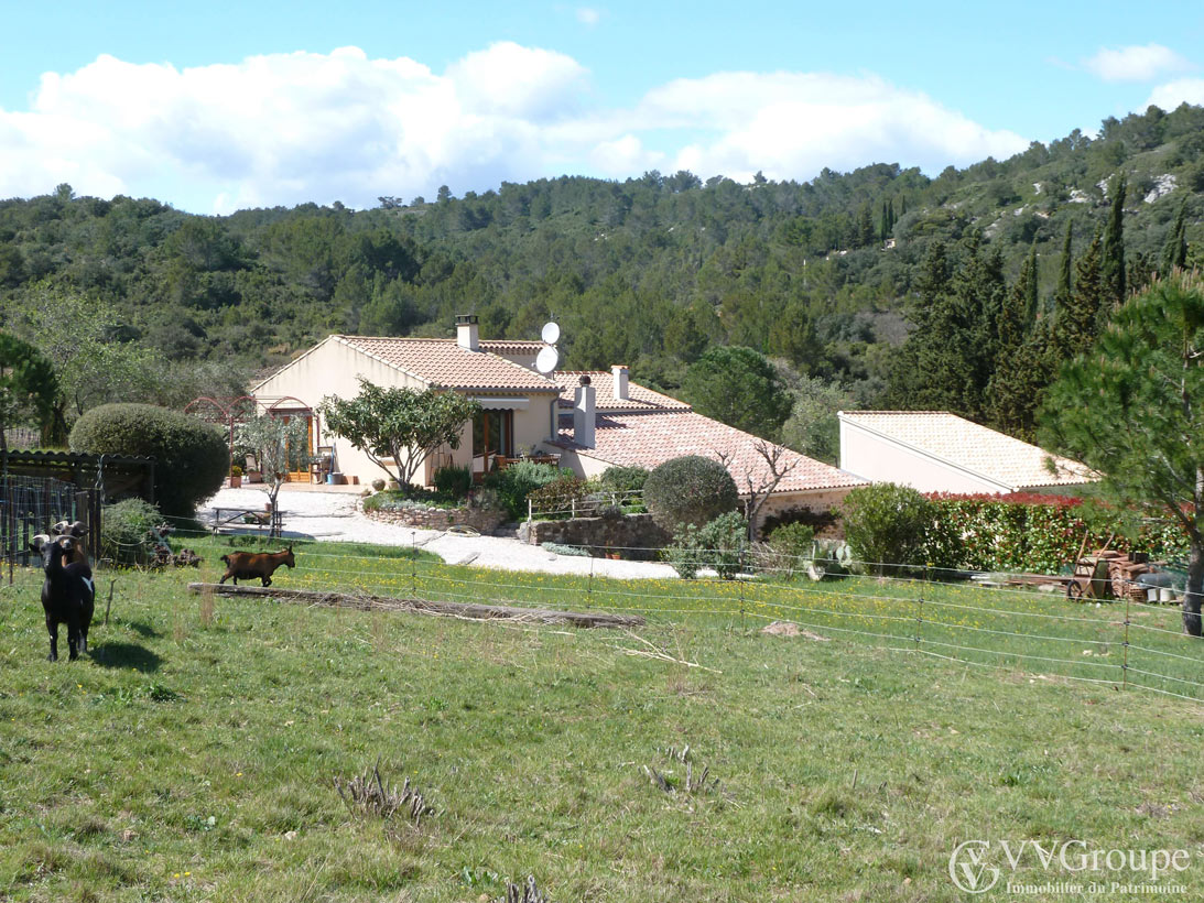 Bergerie du 19éme siècle rénovée avec piscine sur 2,6 hectares, Béziers - Hérault