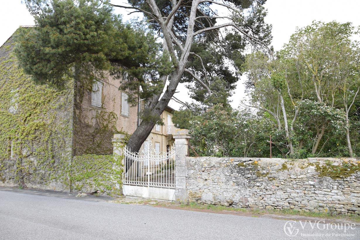 Domaine de tourisme avec maison de maître du 19ème siècle , Carcassonne - Aude