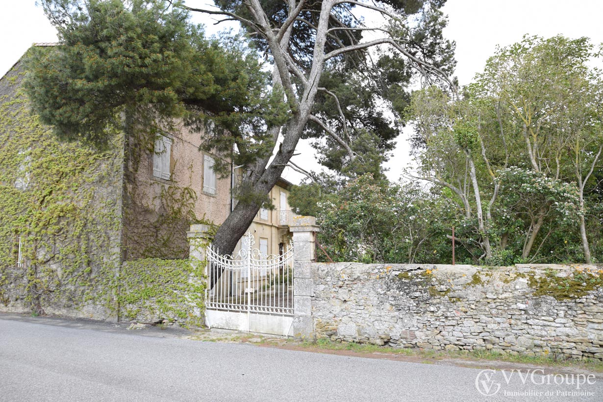 Domaine de tourisme avec maison de maître du 19ème siècle , Carcassonne - Aude