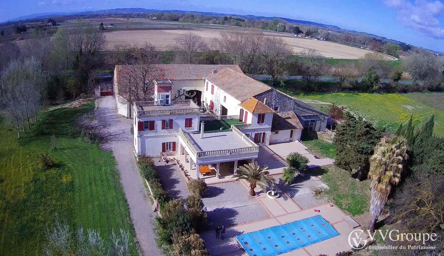 Domaine avec maison de maître, boxes à chevaux sur 10 hectares, Narbonne - Aude