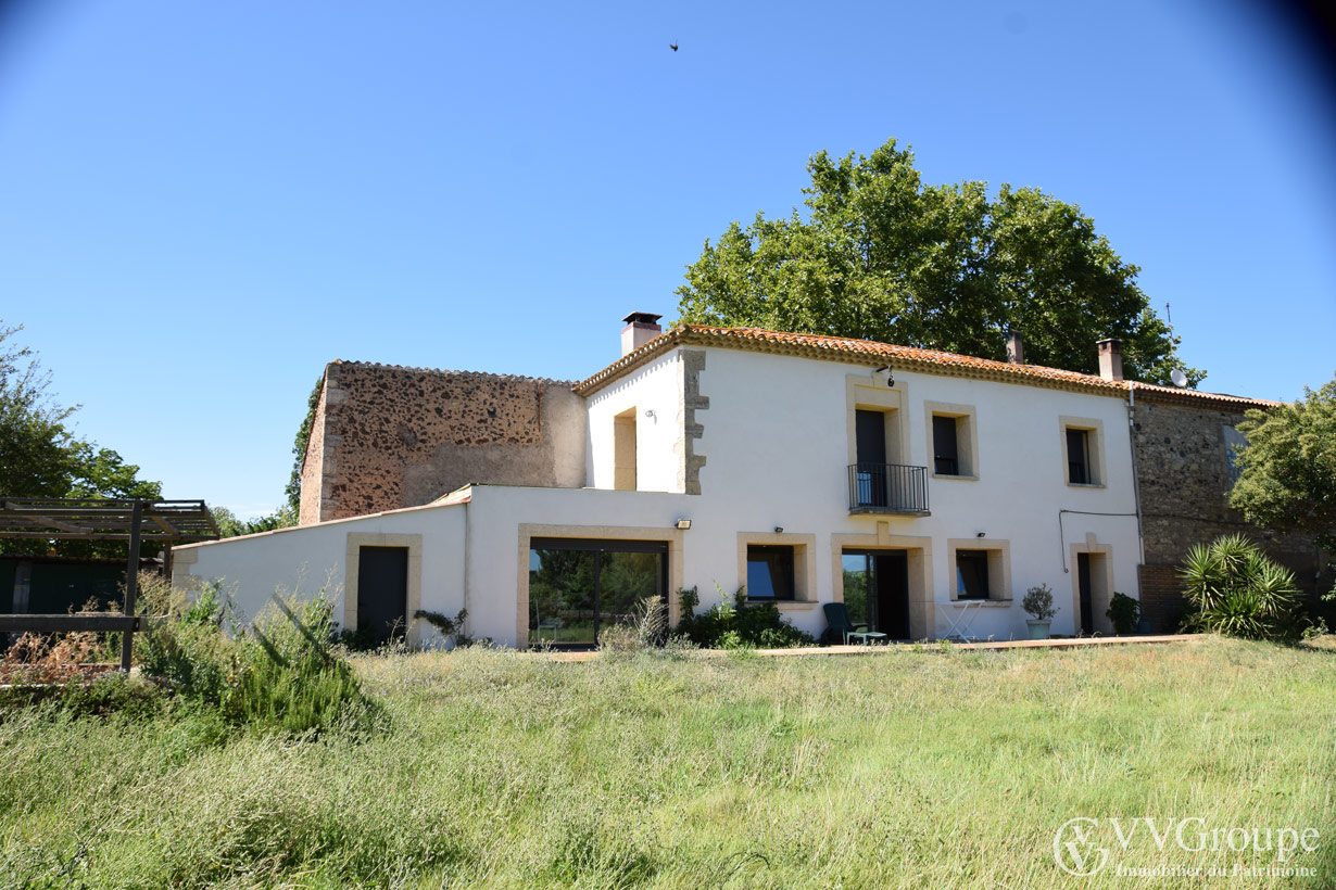 Mas du 19ème siècle rénové sur 7950 m2, piscinable proche de Pézenas - Hérault