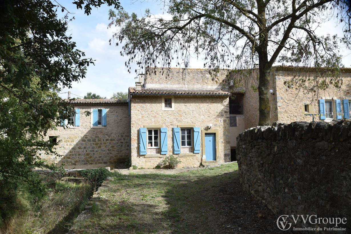 Moulin du 14ème siècle avec gîtes et rivière sur 18 hectares, Lagrasse - Aude