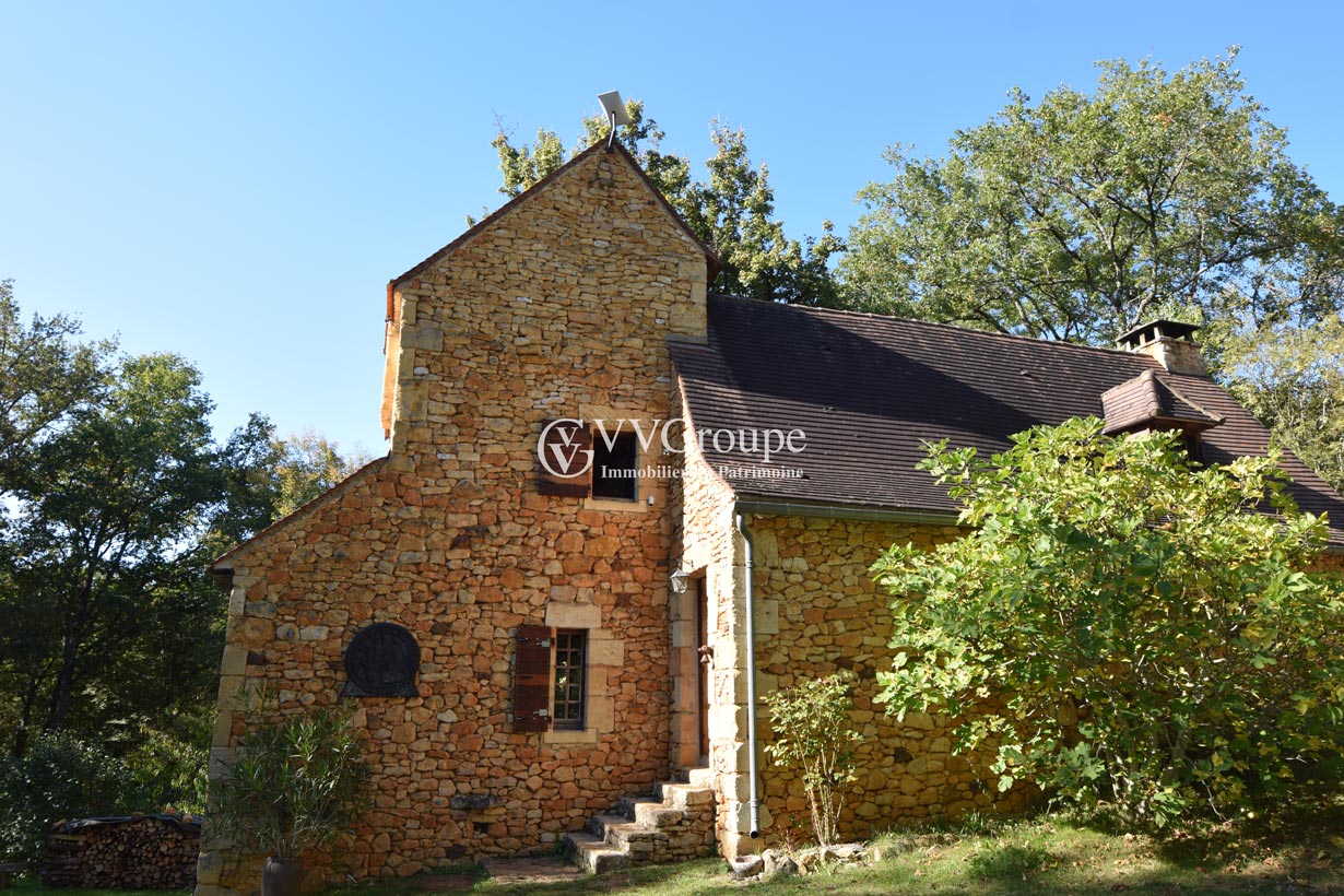 Logis du 17ème siècle rénové en pierre sur 2,5 hectares secteur Gourdon-Lot