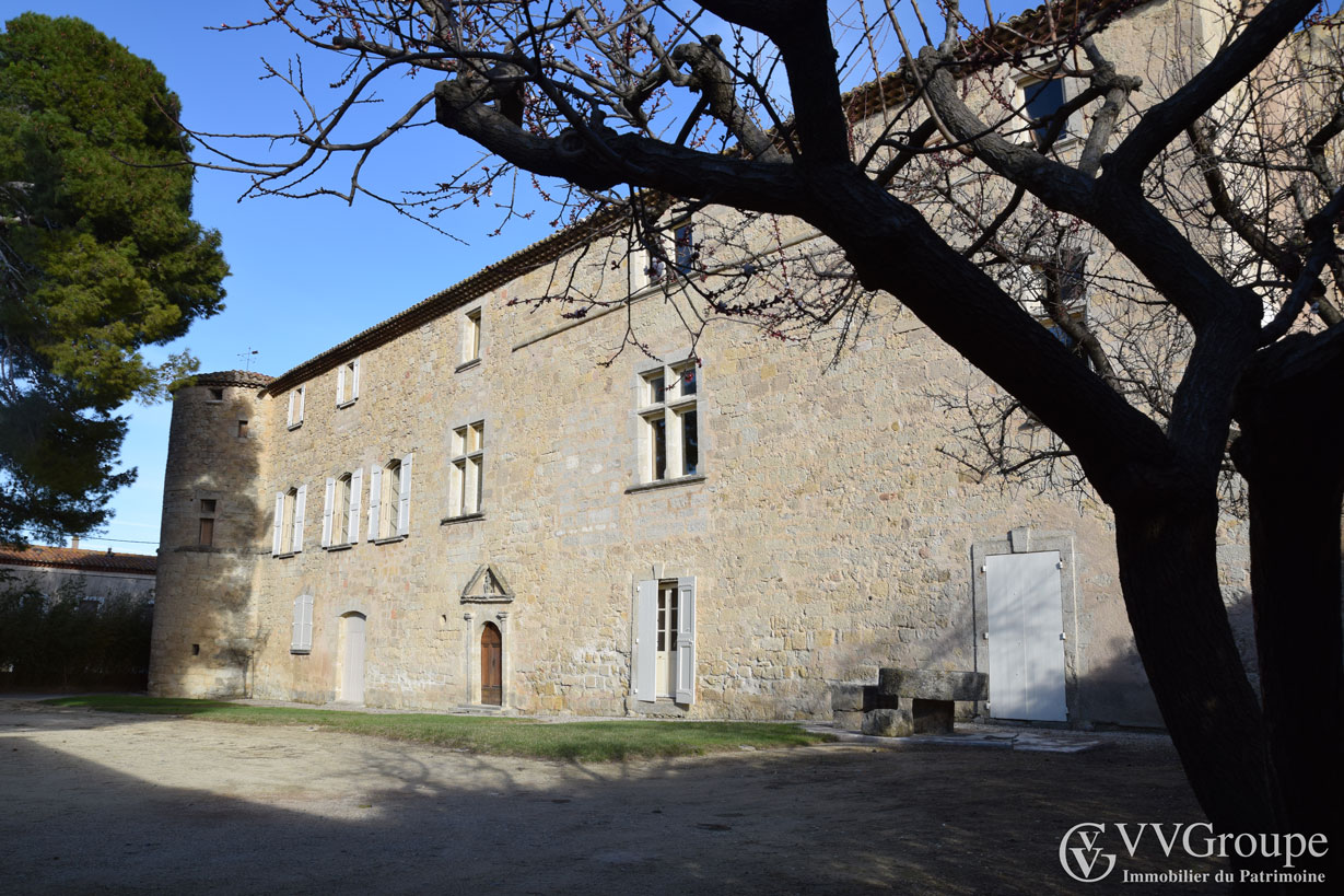 Château 17ème siècle avec piscine, dépendance et parc à Pézenas, Hérault