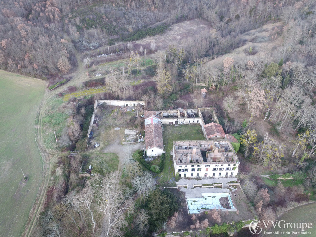 Abbaye du 14ème siècle inscrite aux monuments historiques,  Foix - Ariège