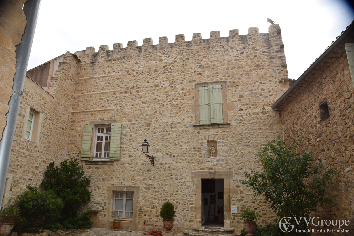 Château du 12ème siècle avec tour et piscine sur 1,5 hectare, Béziers - Hérault