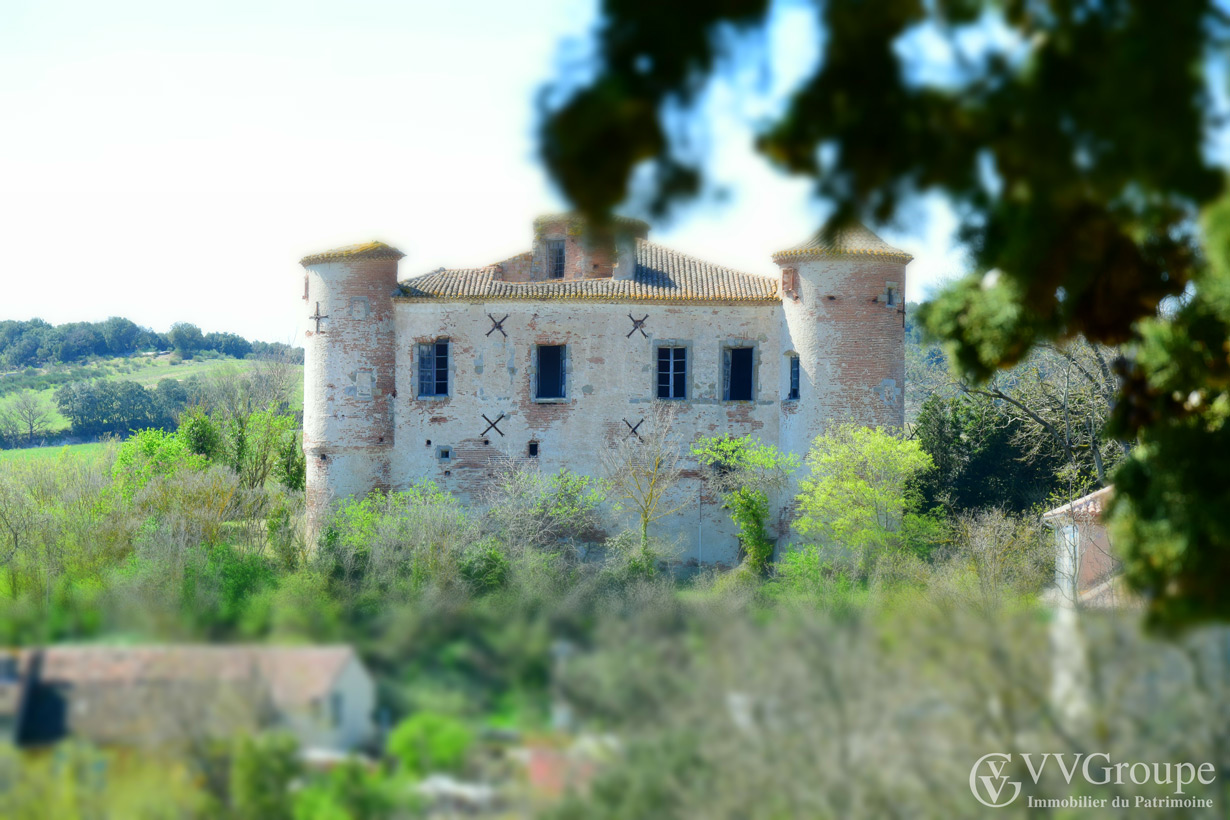 Château 15ème siècle ismh avec dépendances sur 48 hectares, Carcassonne - Aude