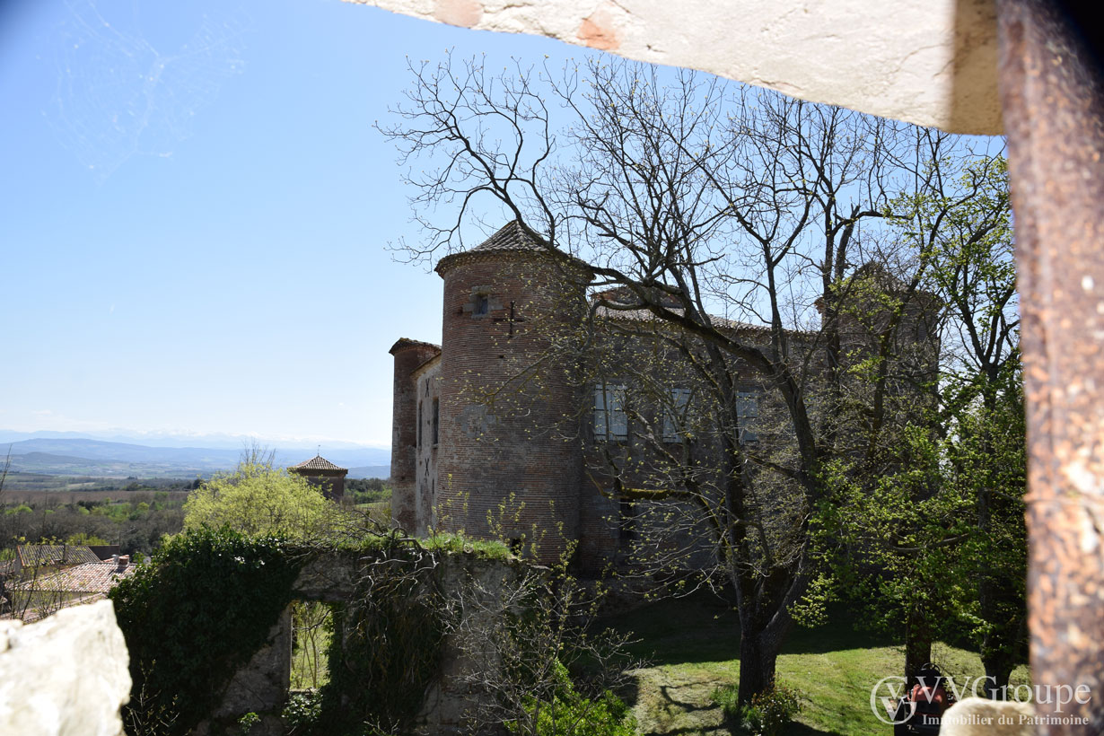 Château 15ème siècle avec dépendances sur 1,6 hectare, Carcassonne - Aude